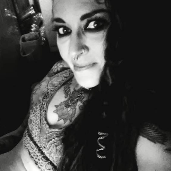 Meet your Posher, Amy - Picture 2 of 2